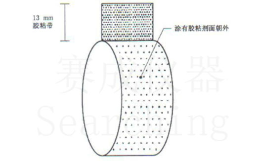 濟南賽成VOC-01環(huán)形初粘儀測試時，將膠帶式樣彎轉(zhuǎn)成如圖這樣的環(huán)形試樣，有膠面朝外